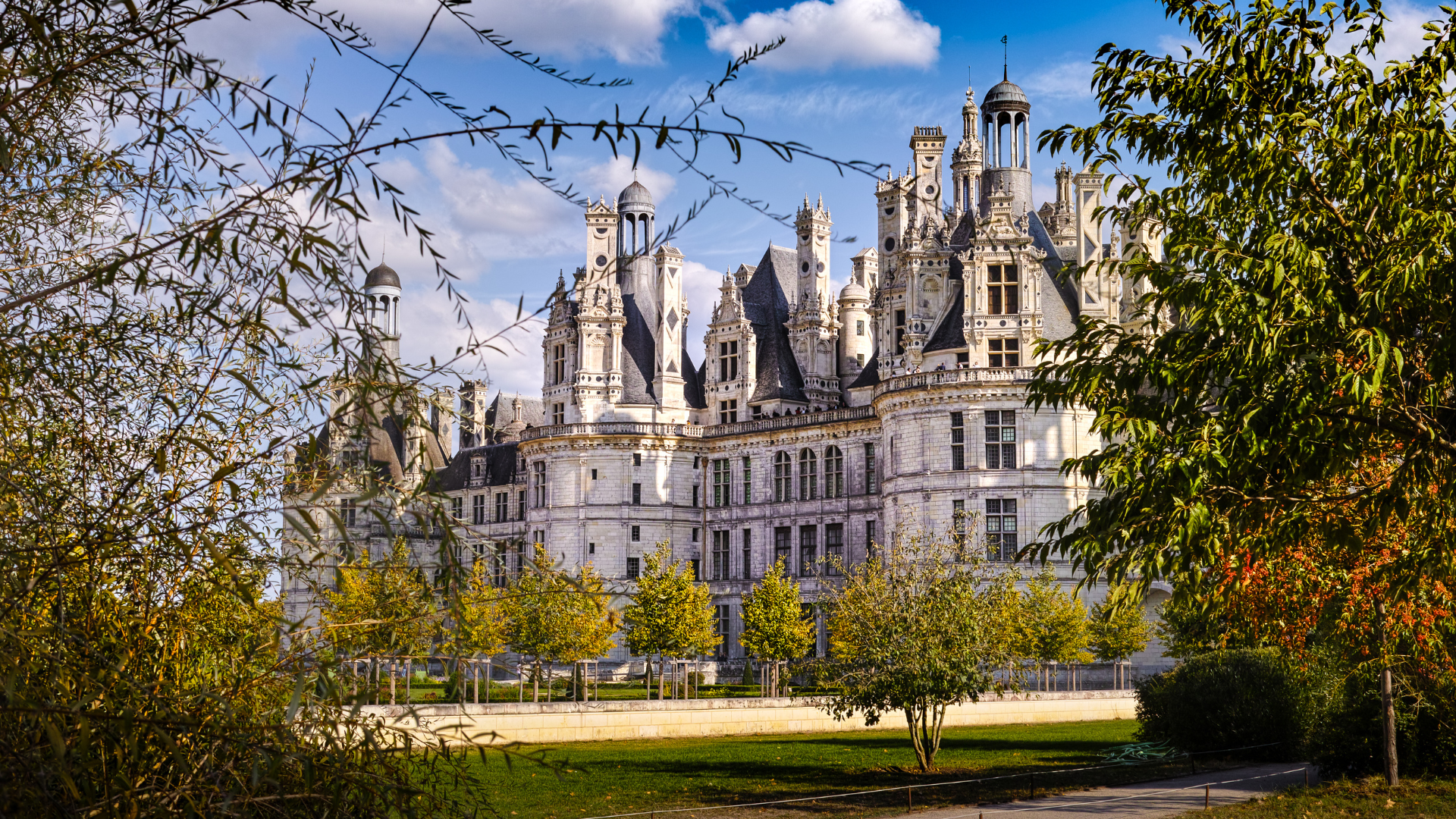 39-les-monuments-stars-de-nos-regions-partie-1-at-oligo-le-chateau-de-chambord-1745485280.png