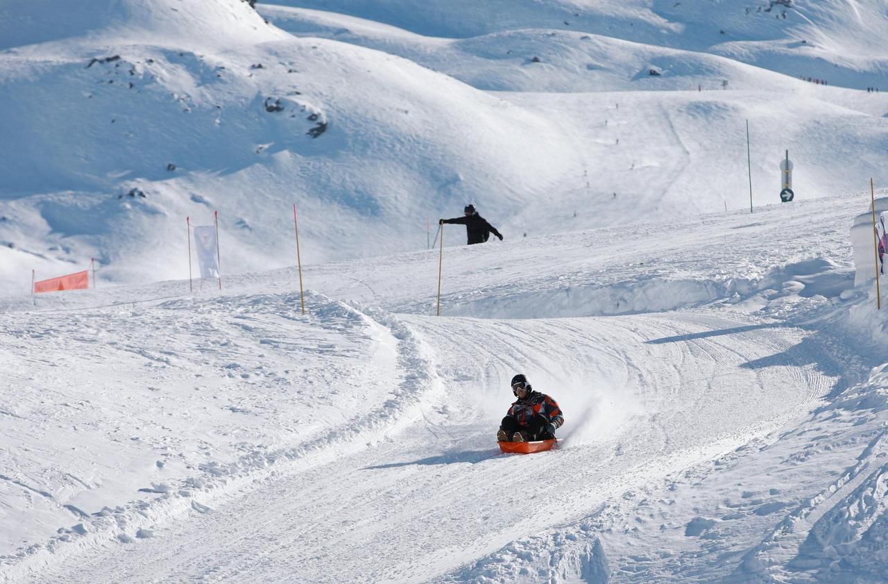 Luge, bobsleigh, yooner, snowtubing : où s'éclater sur la neige ? - Cap  France